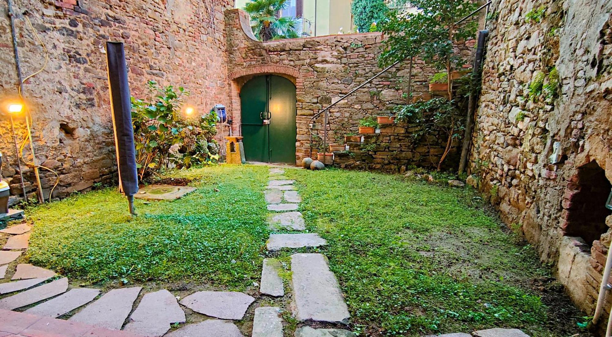 Il Patio Apartment Арецо Екстериор снимка
